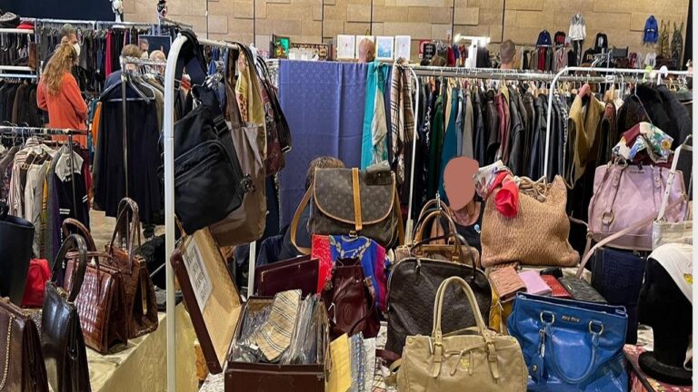 Los mejores mercadillos de ropa en Rota